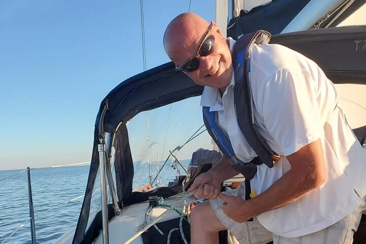 2 Hour Sailing Adventure in Lake Michigan (up to 6 people)