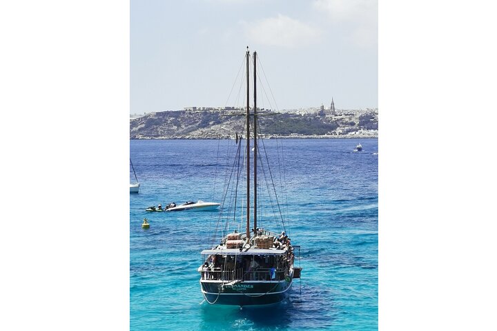 Fernandes Cruise to Blue Lagoon in Comino and Gozo