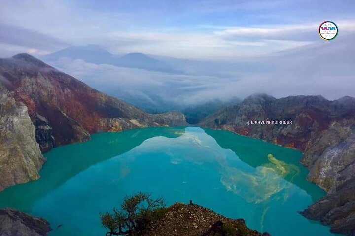 East Java Tours: 3 Days Mount Bromo & Mount Ijen Crater Tour start from Surabaya