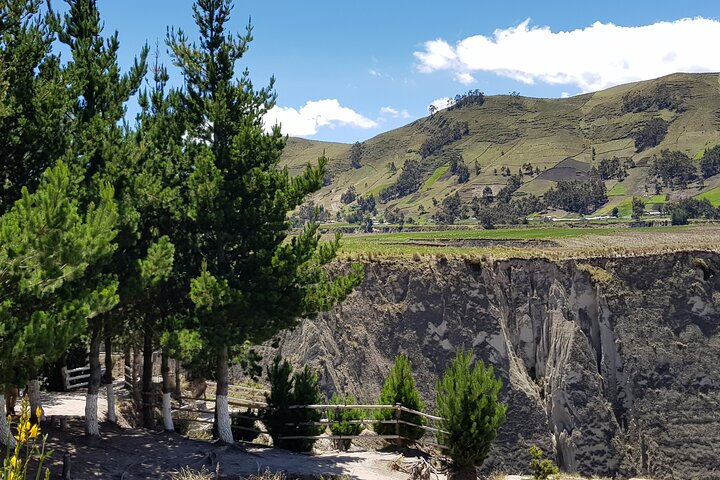 Cotopaxi & Quilotoa Volcanoes Tour All-in-One Day Trip from Quito