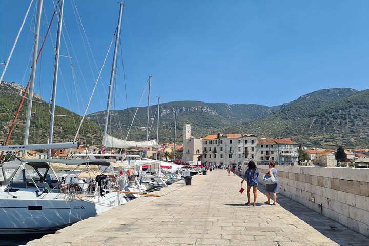 Luxury Blue Cave, Hvar and Vis Boat Tour from Split and Brac