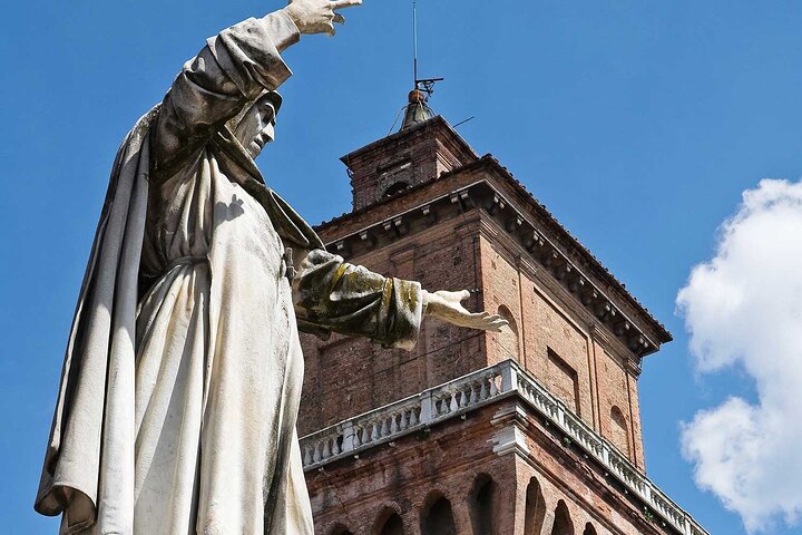 Ferrara Tour of Must-See Attractions with Local Top Rated Guide