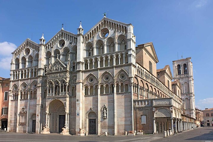 Ferrara Tour of Must-See Attractions with Local Top Rated Guide