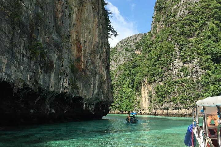 Best of Phi Phi Island Adventure Day Tour with Lunch from Phuket
