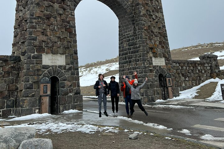 2-Day Private Tour in Yellowstone(Lower and Upper Loops w Iconic Sites) w Lunch