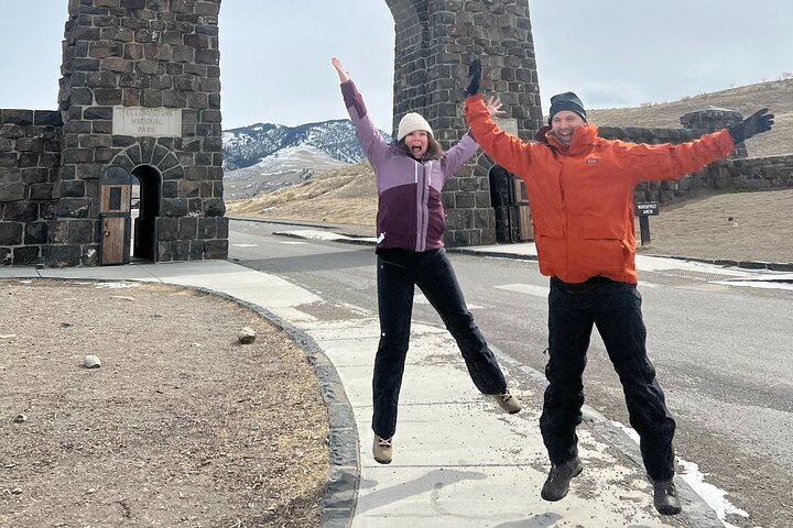 2-Day Private Tour in Yellowstone(Lower and Upper Loops w Iconic Sites) w Lunch