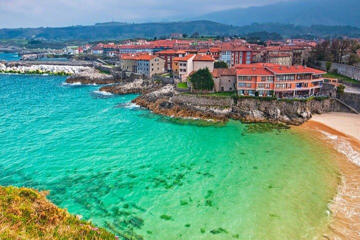 From Oviedo and Gijón: Llanes, Ribadesella, Alto de Fitu and Bowls