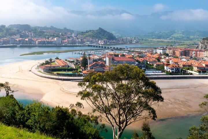 From Oviedo and Gijón: Llanes, Ribadesella, Alto de Fitu and Bowls