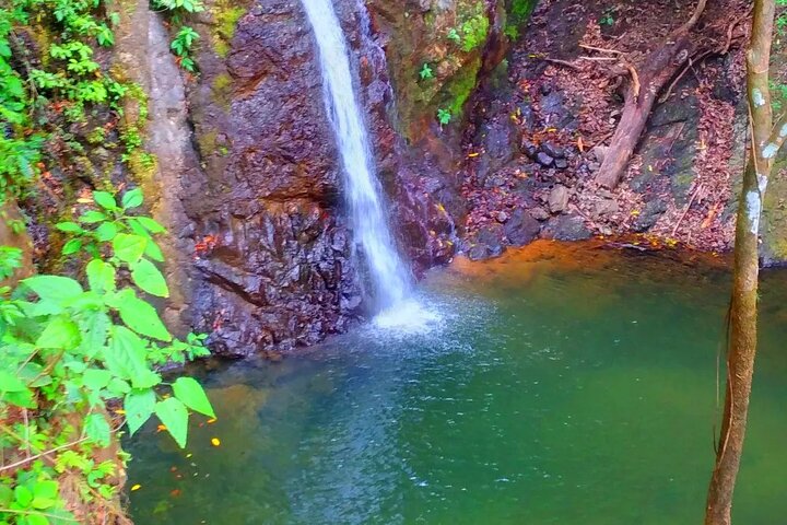 Hike 10 waterfalls in Jaco lunch included
