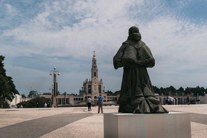 Fátima, Batalha and Nazaré Full Day Private Tour from the West