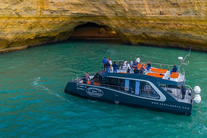 Tour to Benagil Caves and Coastline in Albufeira