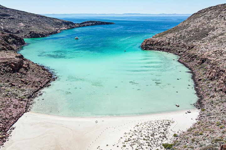 Adventure to Espiritu Santo Island: Snorkel with Sea Lions and Beach