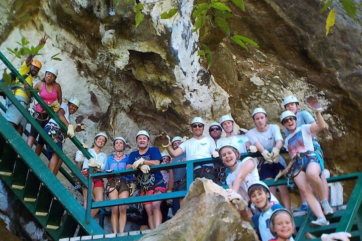 16 Lines Zipline, Cave and Mud Spa Combo Tour with Lunch in Fiji