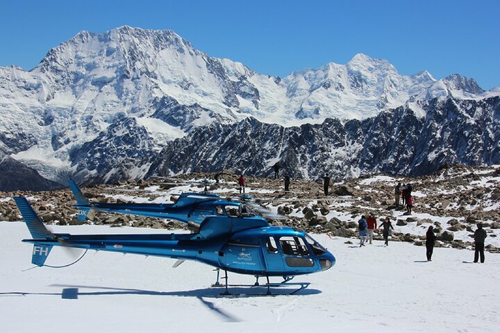 Pilot’s Choice: 2 Glaciers & Snow Landing – 35min