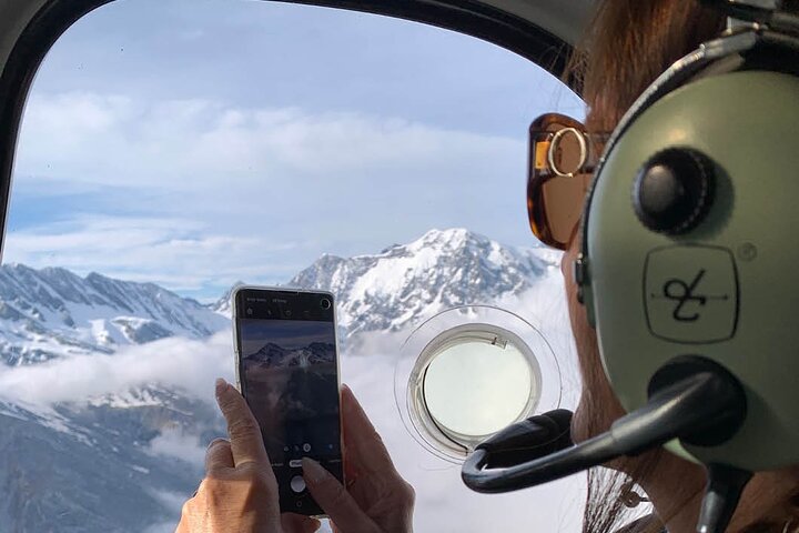 Pilot’s Choice: 2 Glaciers & Snow Landing – 35min