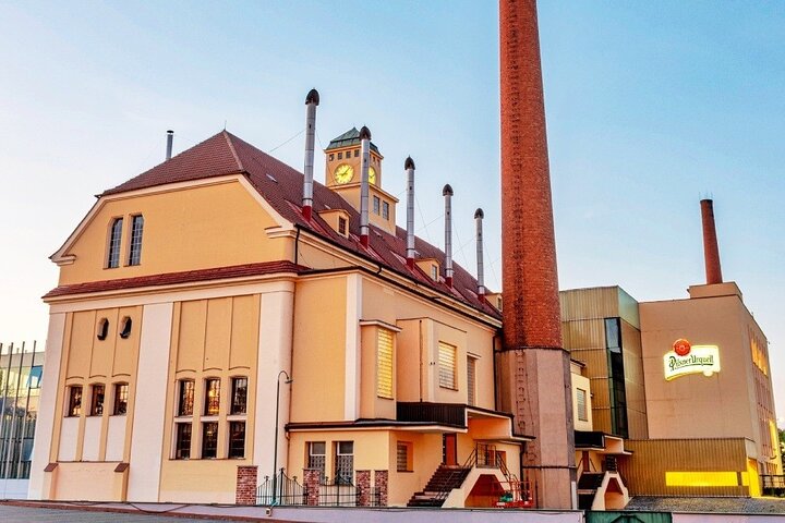 Private Transfer from Pilsen(Plzen) to Prague