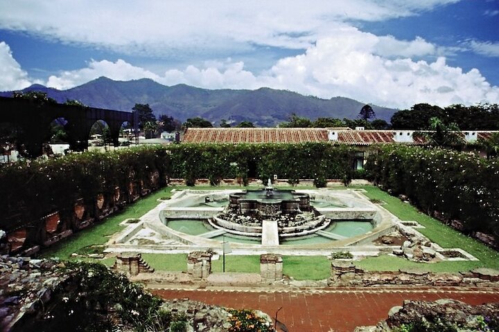 Private tour to Antigua Guatemala from Quetzal Port