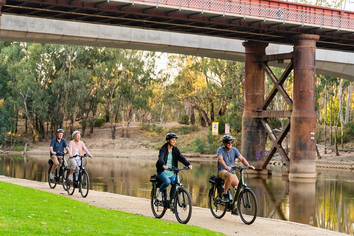 Echuca Guided E-Bike Cycling Tour with local guide