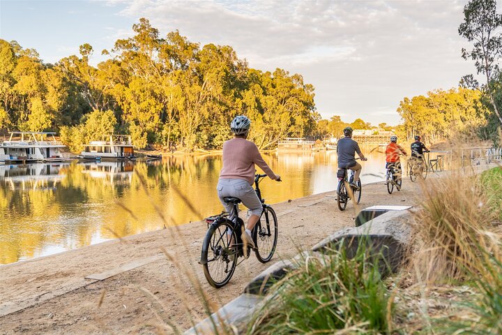 Echuca Guided E-Bike Cycling Tour with local guide