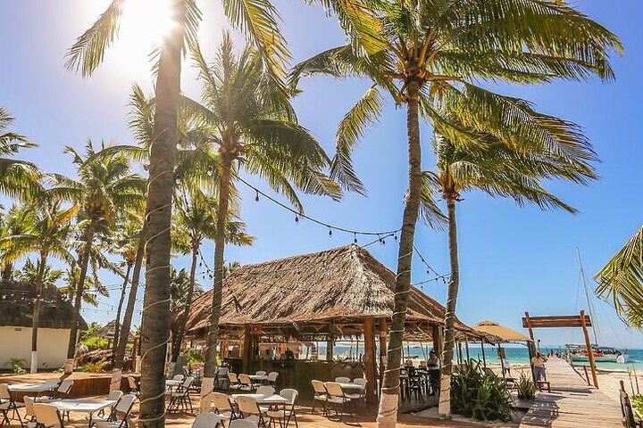 Isla Mujeres Cruise with Beach Club, Snorkel, Lunch and Open Bar