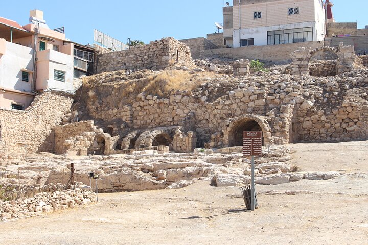 Private Walking Tour in Madaba with Local Guide