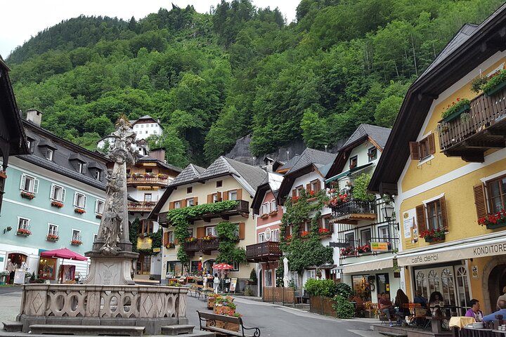 From Prague: Private Hallstatt Alps Day Trip with Lakeside Picnic