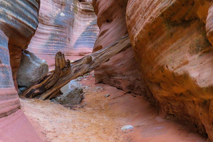 Peekaboo Slot Canyon 4WD Tour