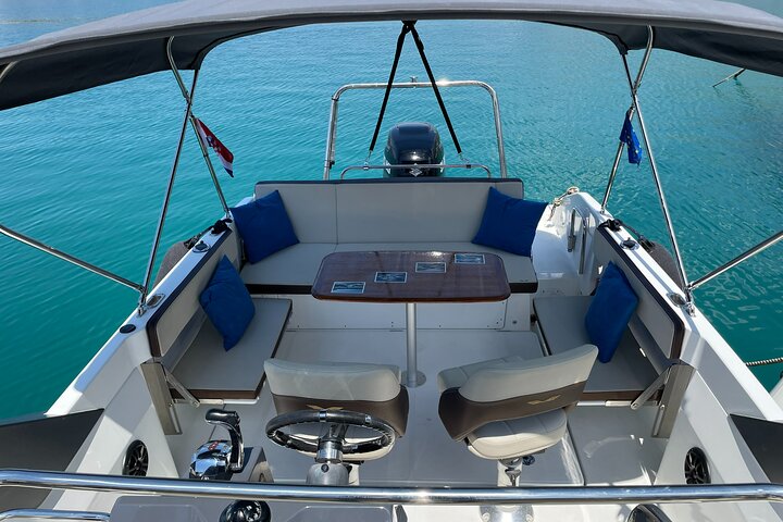 Hvar & Brač PRIVATE Speedboat: Cave, Blue Lagoon & Hidden Bays
