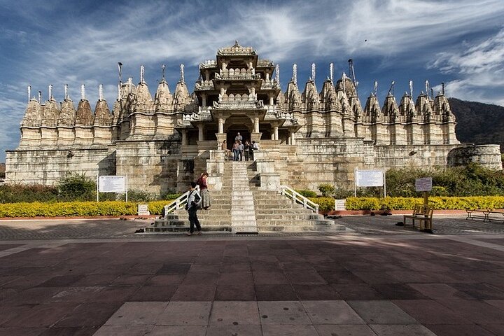 Kumbhalgarh & Ranakpur Day Trip from Udaipur with Guide and Lunch