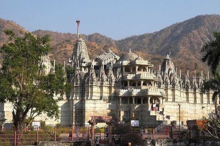 Kumbhalgarh & Ranakpur Day Trip from Udaipur with Guide and Lunch