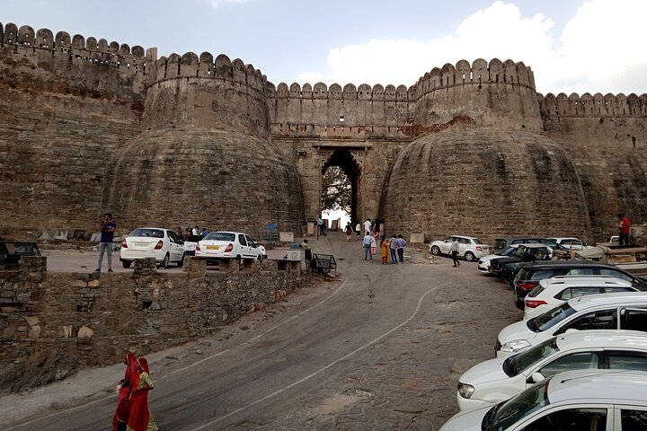 Kumbhalgarh & Ranakpur Day Trip from Udaipur with Guide and Lunch