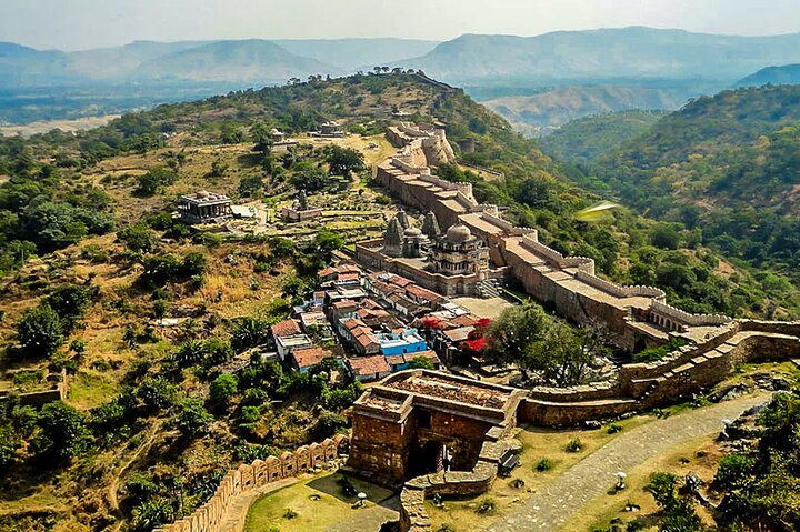 Kumbhalgarh & Ranakpur Day Trip from Udaipur with Guide and Lunch