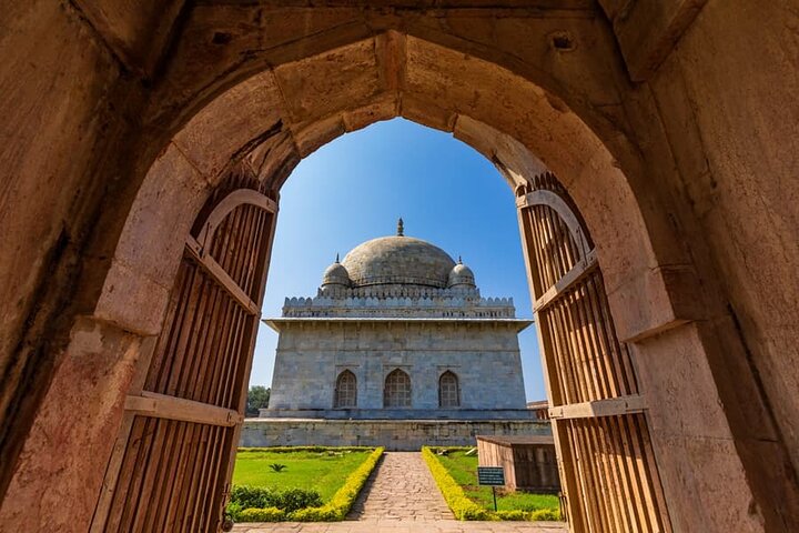 Indore to Mandu and Maheshwar: A Heritage Day Tour