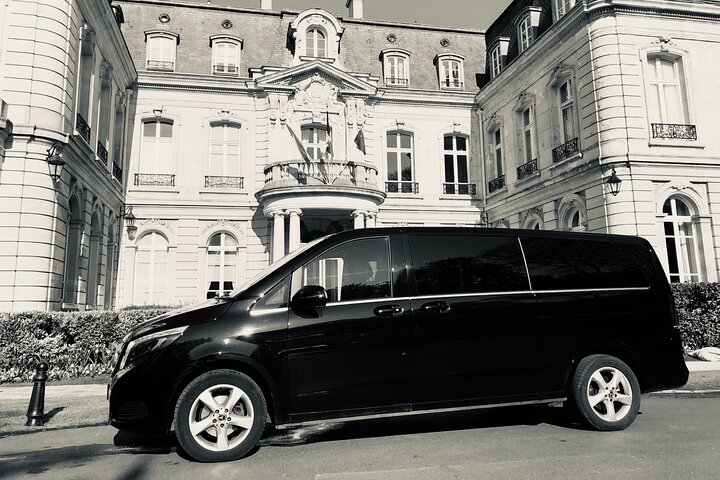 Exclusive Champagne Tour: 1 Famous+1 Boutique House & Restaurant