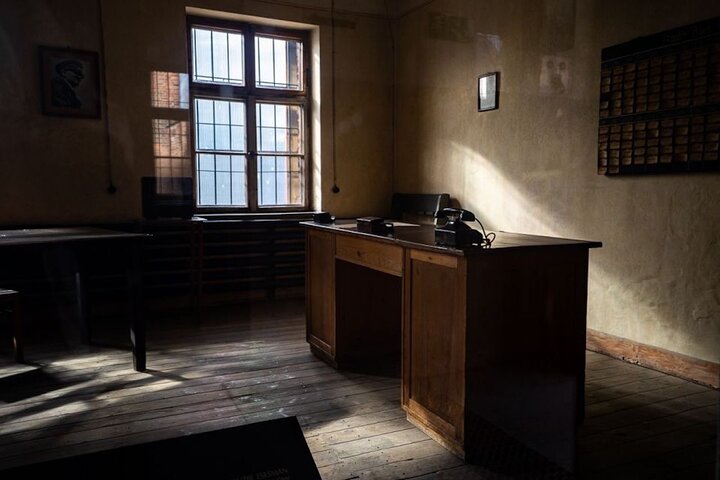 Auschwitz Birkenau Tour with Pickup and Lunch