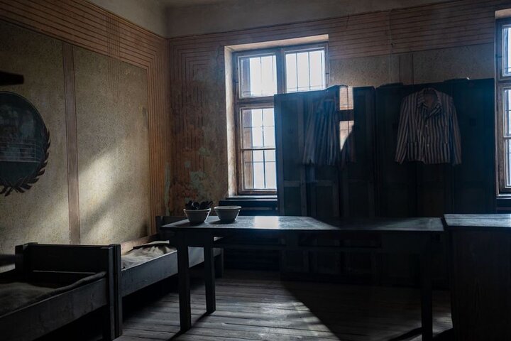 Auschwitz Birkenau Tour with Pickup and Lunch