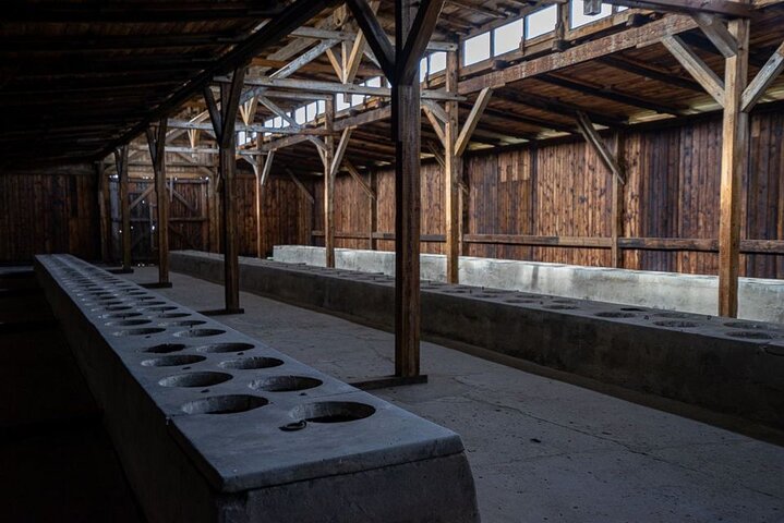 Auschwitz Birkenau Tour with Pickup and Lunch