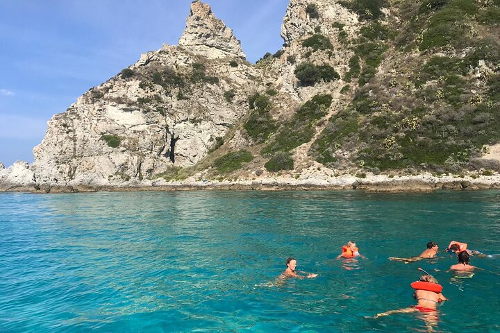 private tour with skipper from Tropea to Capo Vaticano with aperitif