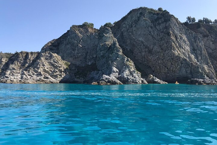 private tour with skipper from Tropea to Capo Vaticano with aperitif