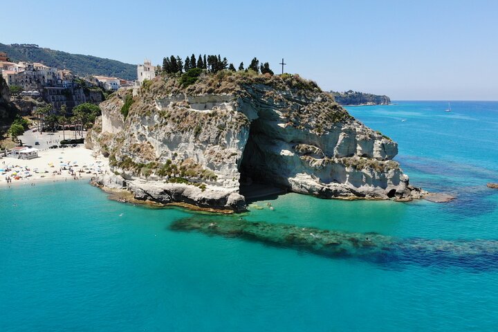private tour with skipper from Tropea to Capo Vaticano with aperitif