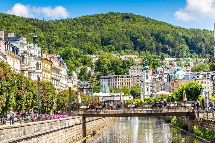 Private Transfer from Karlovy Vary to Prague