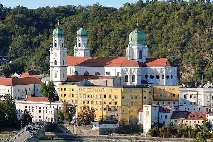 Private Transfer from Passau to Prague