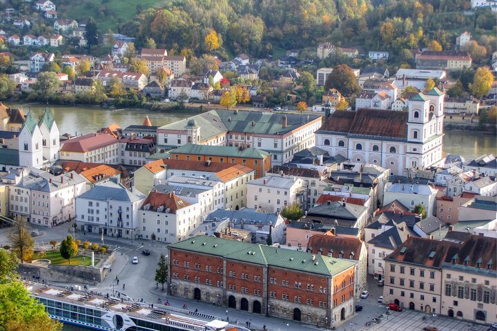 Private Transfer from Passau to Prague
