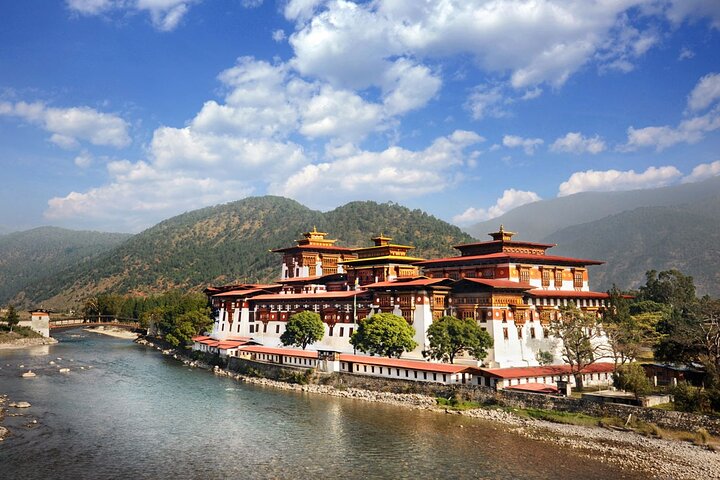 Bhutan Cultural Tour: 7 Days Private All-Inclusive Package