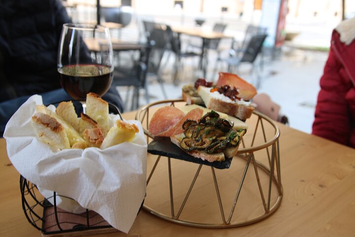 Food Tasty and History Tour in Civitavecchia