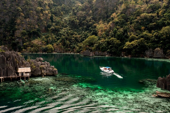 Coron Island Hopping Tour: via Private Yacht
