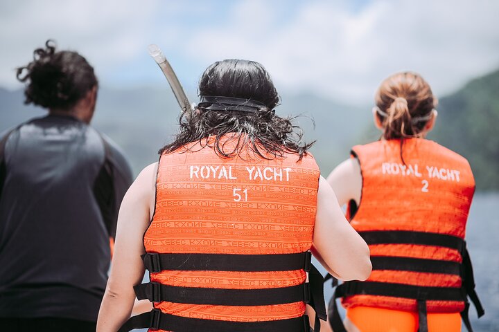 Coron Island Hopping Tour: via Private Yacht