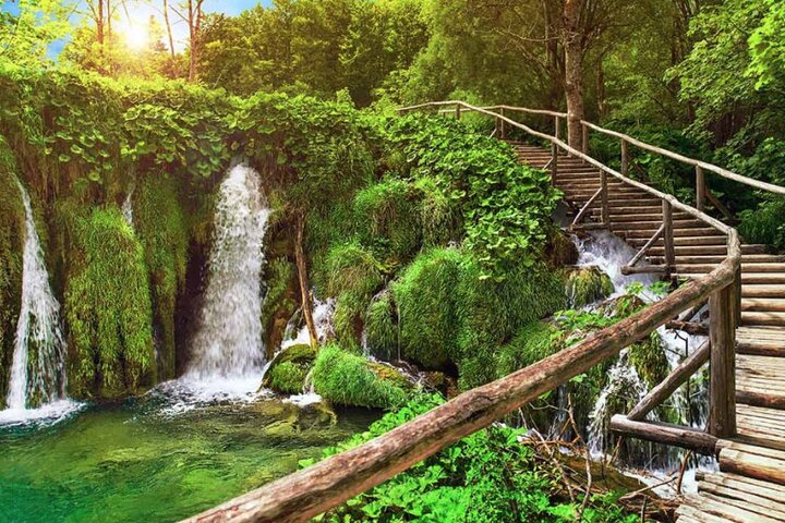 Plitvice Lakes National Park Guided Day Tour from Split