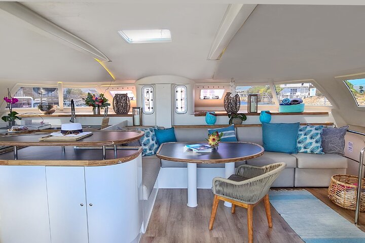 Knysna Sunset Sailing Cruise with captain's steak Braai & Bubbly