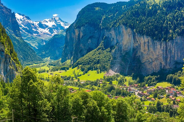 Daytrip to Swiss Villages: Interlaken Grindelwald & Lauterbrunnen